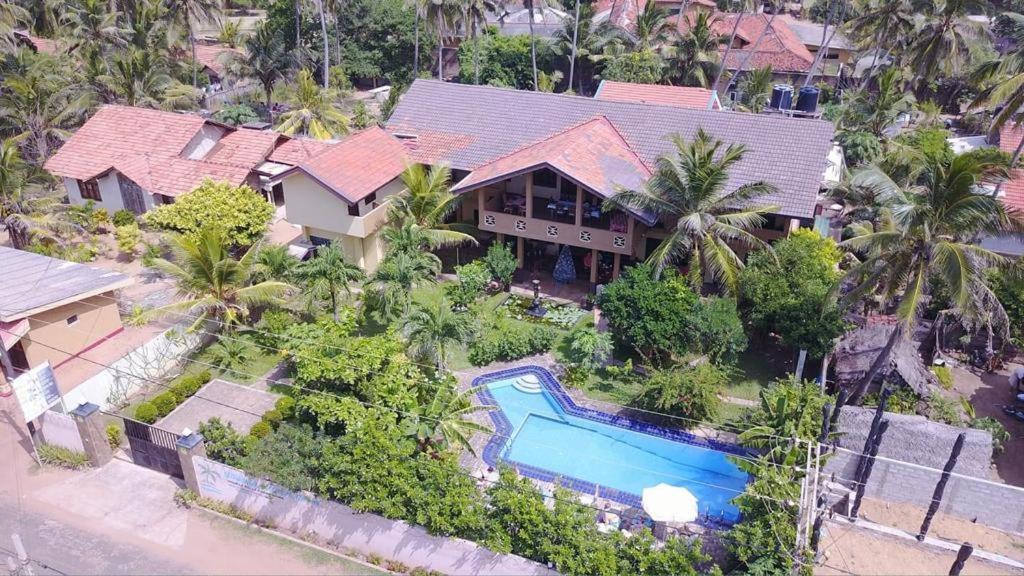 Solomon Beach Hotel Marawila Exterior foto
