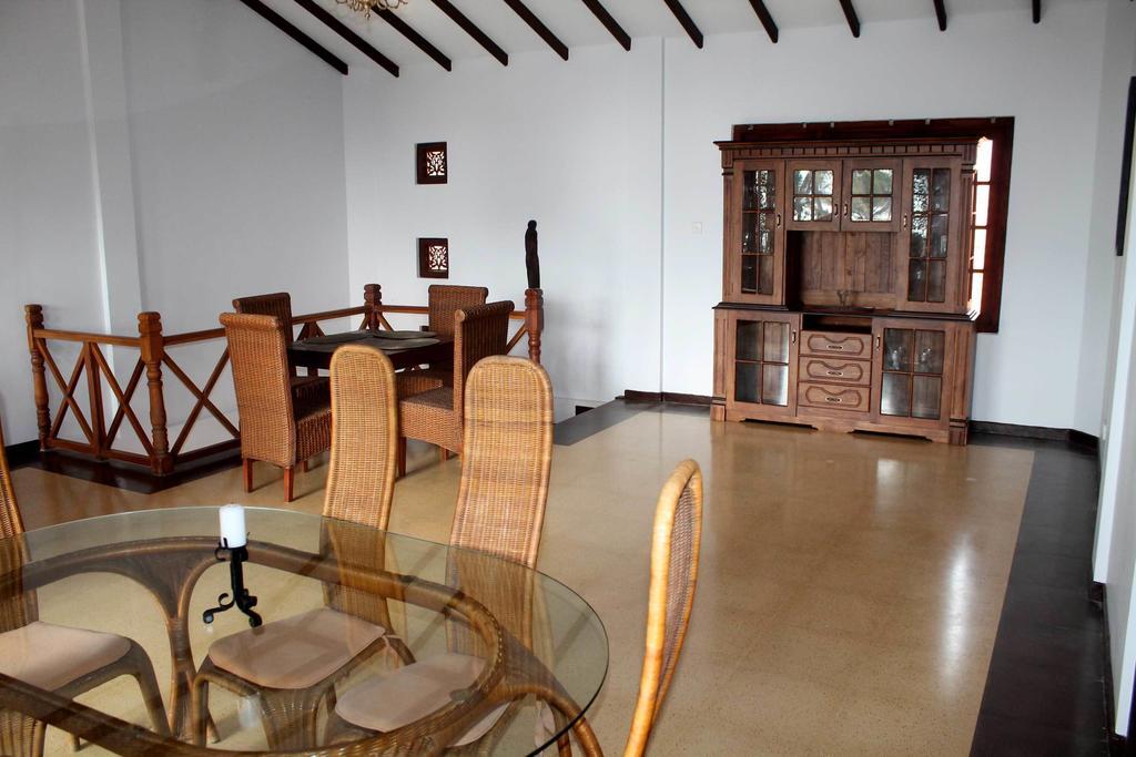 Solomon Beach Hotel Marawila Exterior foto